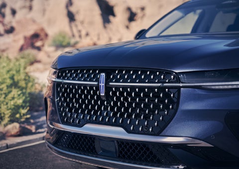 The stylish grille of a 2024 Lincoln Nautilus® SUV sparkles in the sunlight. | Bayway Lincoln in Houston TX